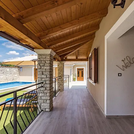Family Retreat House Begonija With Pool And Bbq