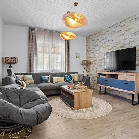 Family Retreat House Begonija With Pool And Bbq Burići