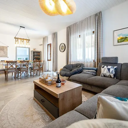 Family Retreat House Begonija With Pool And Bbq Villa Burici