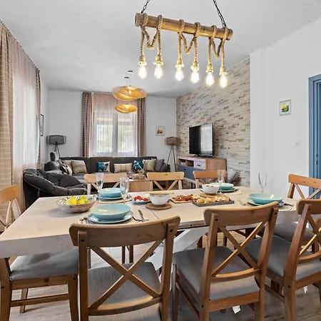 Family Retreat House Begonija With Pool And Bbq Vila Burići