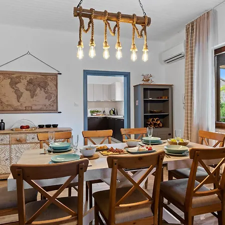 Family Retreat House Begonija With Pool And Bbq * Burici