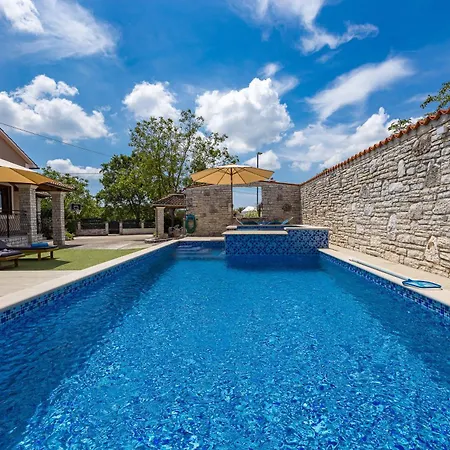 Family Retreat House Begonija With Pool And Bbq * Burici
