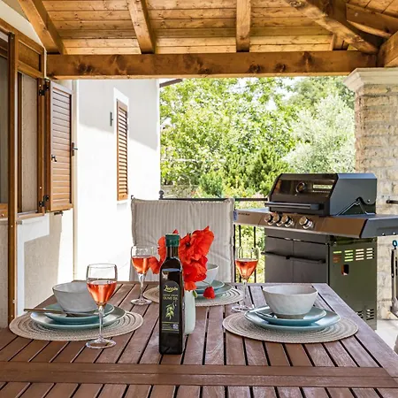 Family Retreat House Begonija With Pool And Bbq Vila *