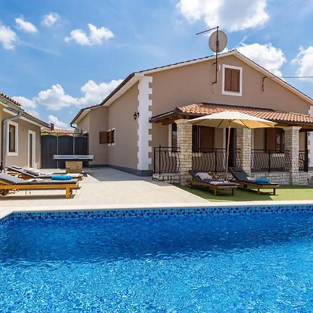 Villa Family Retreat House Begonija With Pool And Bbq *