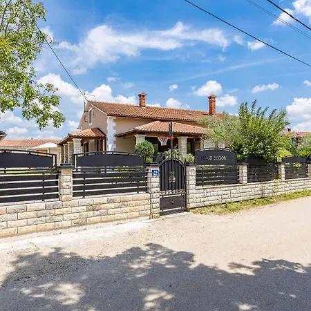 Villa Family Retreat House Begonija With Pool And Bbq Burici