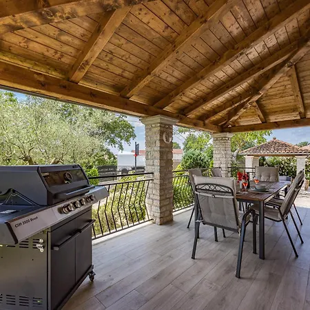 Family Retreat House Begonija With Pool And Bbq Vila