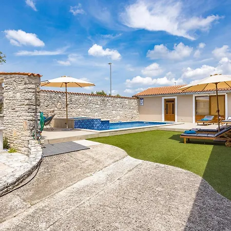 Villa Family Retreat House Begonija With Pool And Bbq