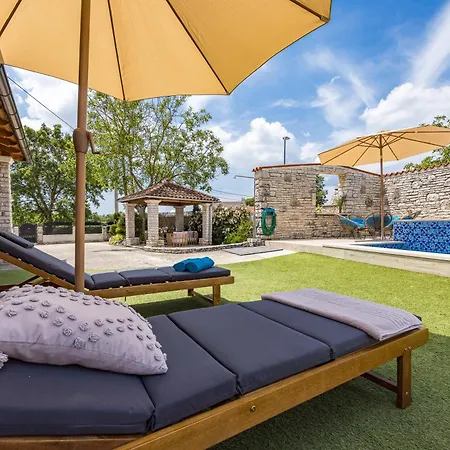 Family Retreat House Begonija With Pool And Bbq