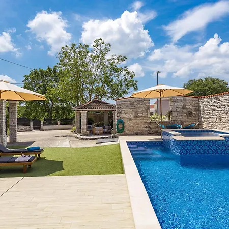 Family Retreat House Begonija With Pool And Bbq Vila *