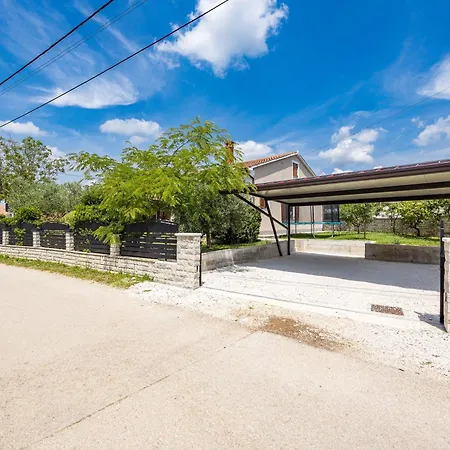 Family Retreat House Begonija With Pool And Bbq Burici