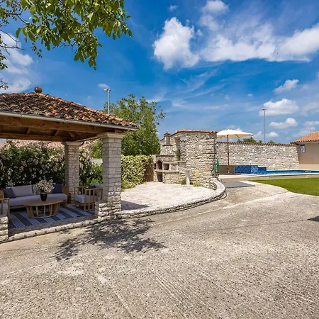 Family Retreat House Begonija With Pool And Bbq