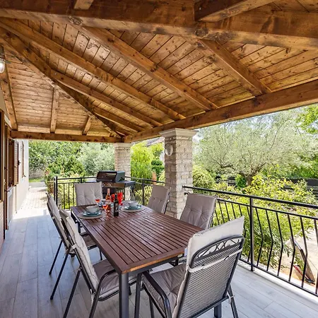 Family Retreat House Begonija With Pool And Bbq Burići